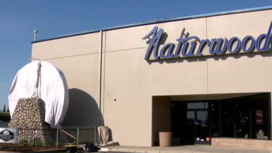 Iconic water wheel is rebuilt at Naturwood Home Furnishings in Rancho Cordova