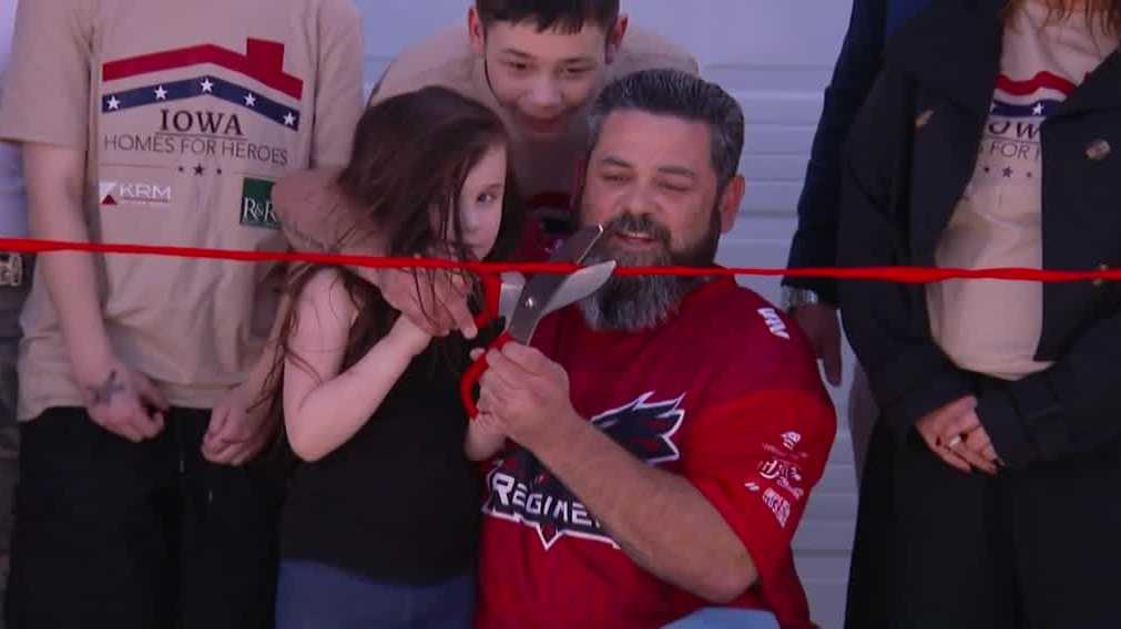 Iowa veteran receives donated home in Urbandale
