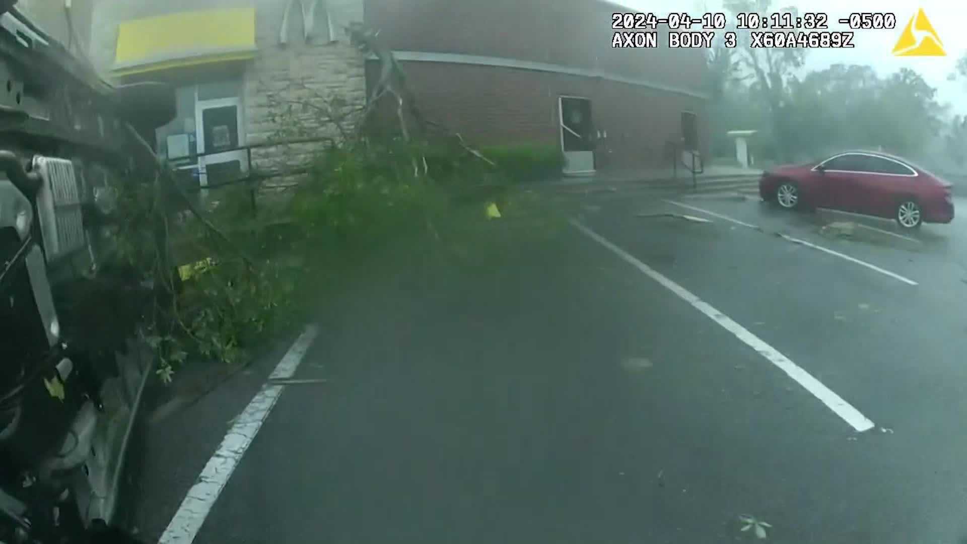 Slidell body camera captures dramatic rescues after tornado - Vimarsana News