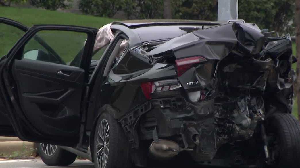 2 innocent women injured after Milwaukee man fleeing from police crashes