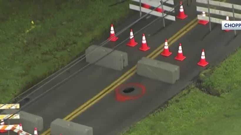 Sinkhole causes Bullitt County roadway to close