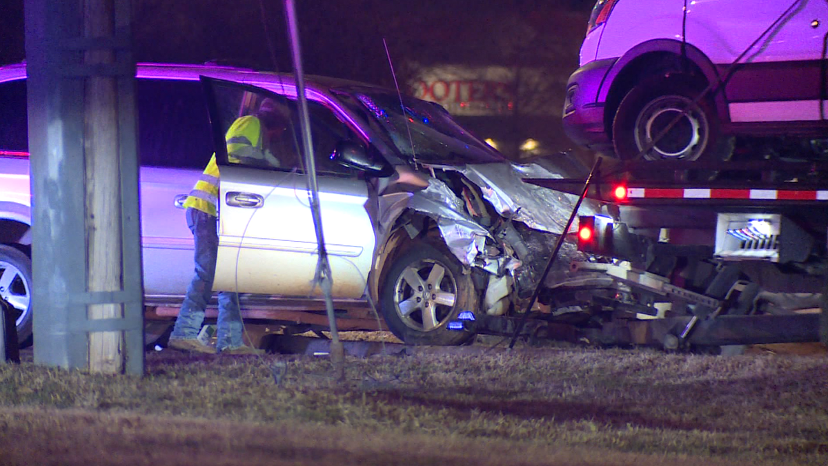 One hospitalized after damaging crash in northwest OKC