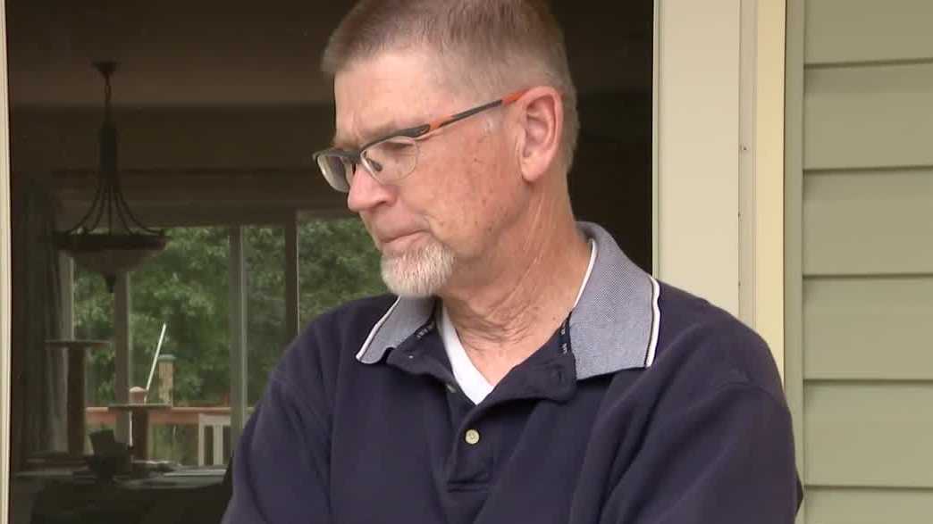Oconomowoc man charged with terrorist threat over school pickup frustrations; video shows February confrontation with him kicking a car