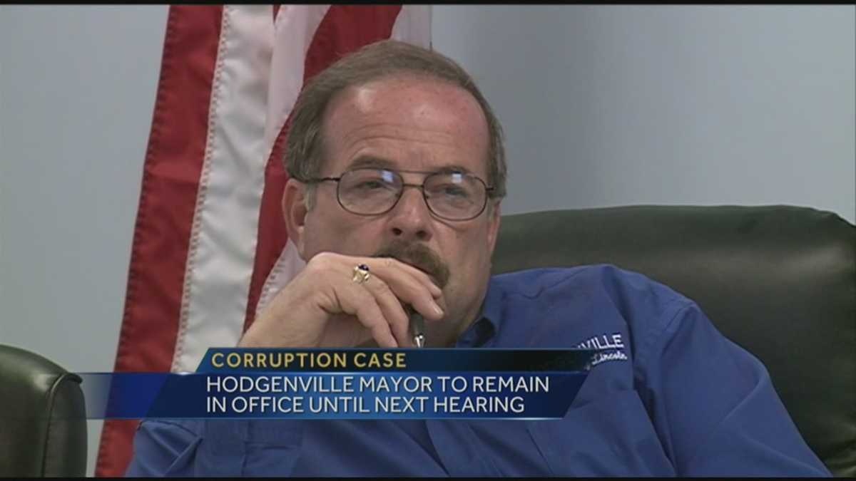 Hodgenville mayor to remain in office until next hearing