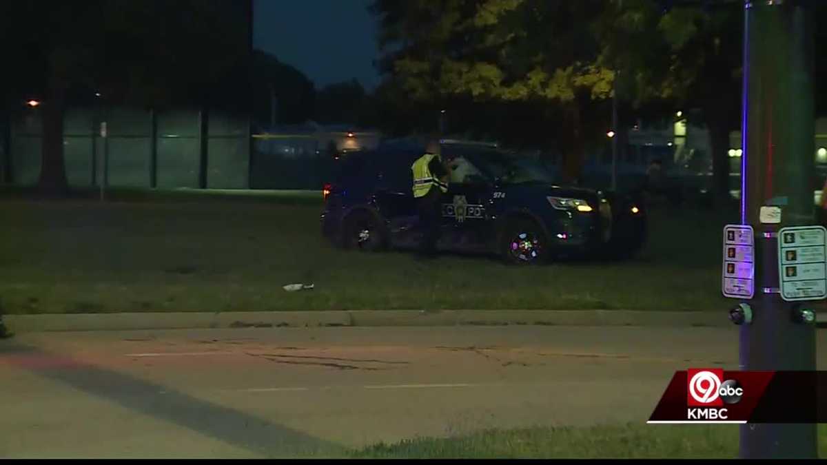 2 KCPD officers injured in crash at Truman, The Paseo