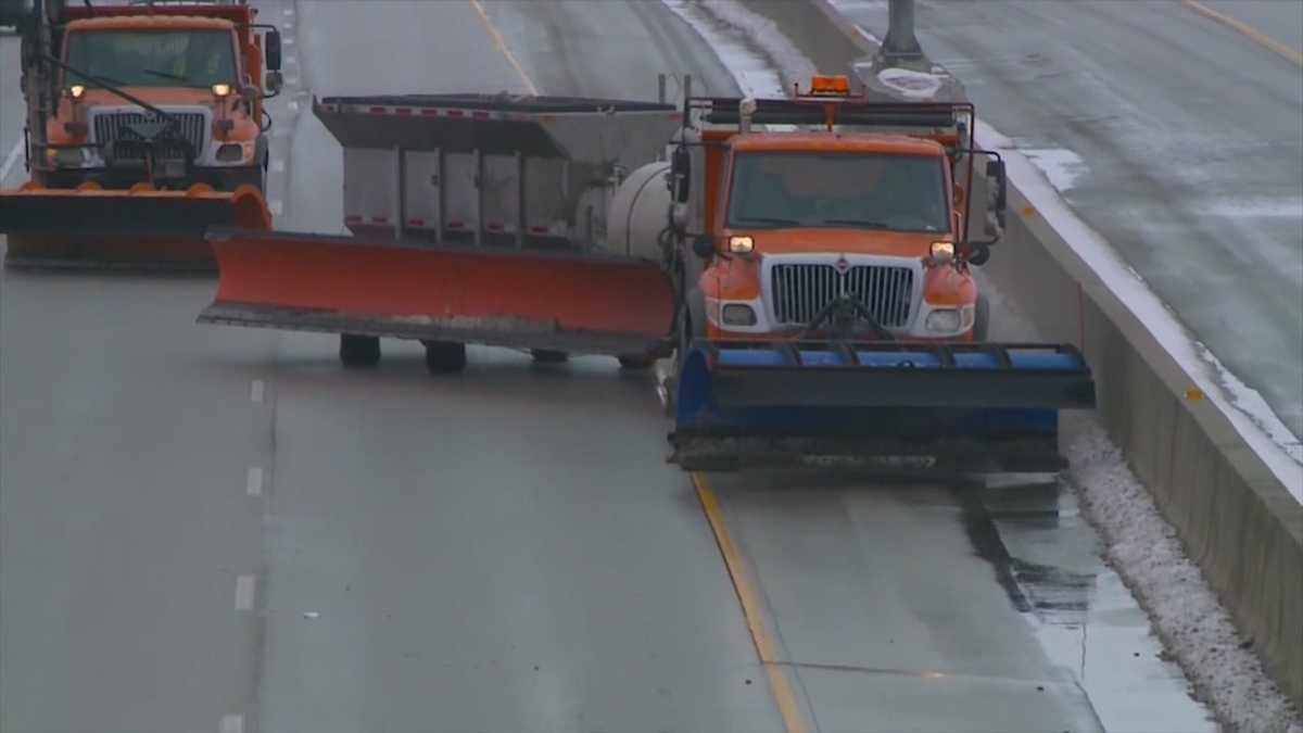 Iowa DOT hiring 300 more snow plow drivers this year