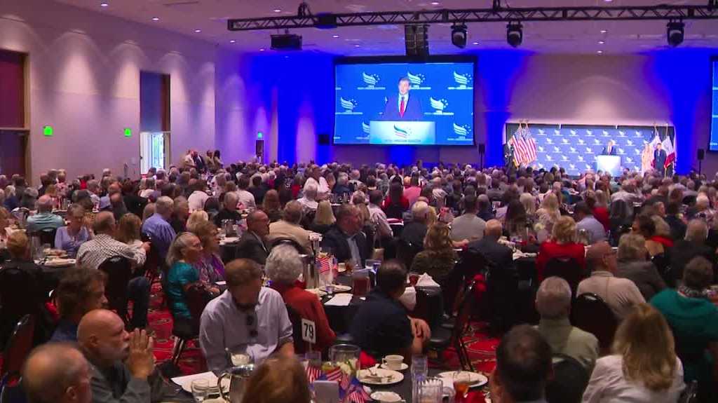 Iowa Republicans call for support , encourage voting at Iowa Faith and Freedom Coalition banquet