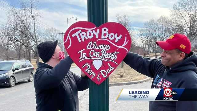 Lighthearted messages on light polls raising money in Independence - Vimarsana News