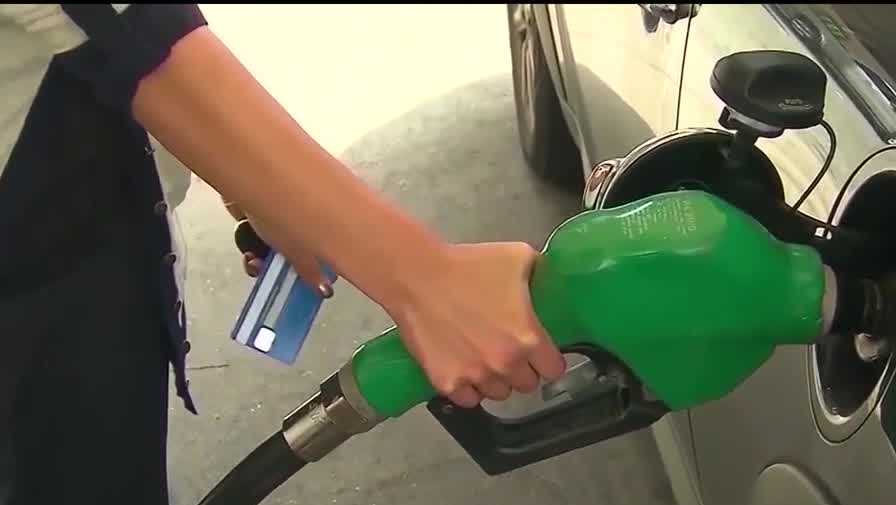 Tips to avoid skimmers at gas pumps