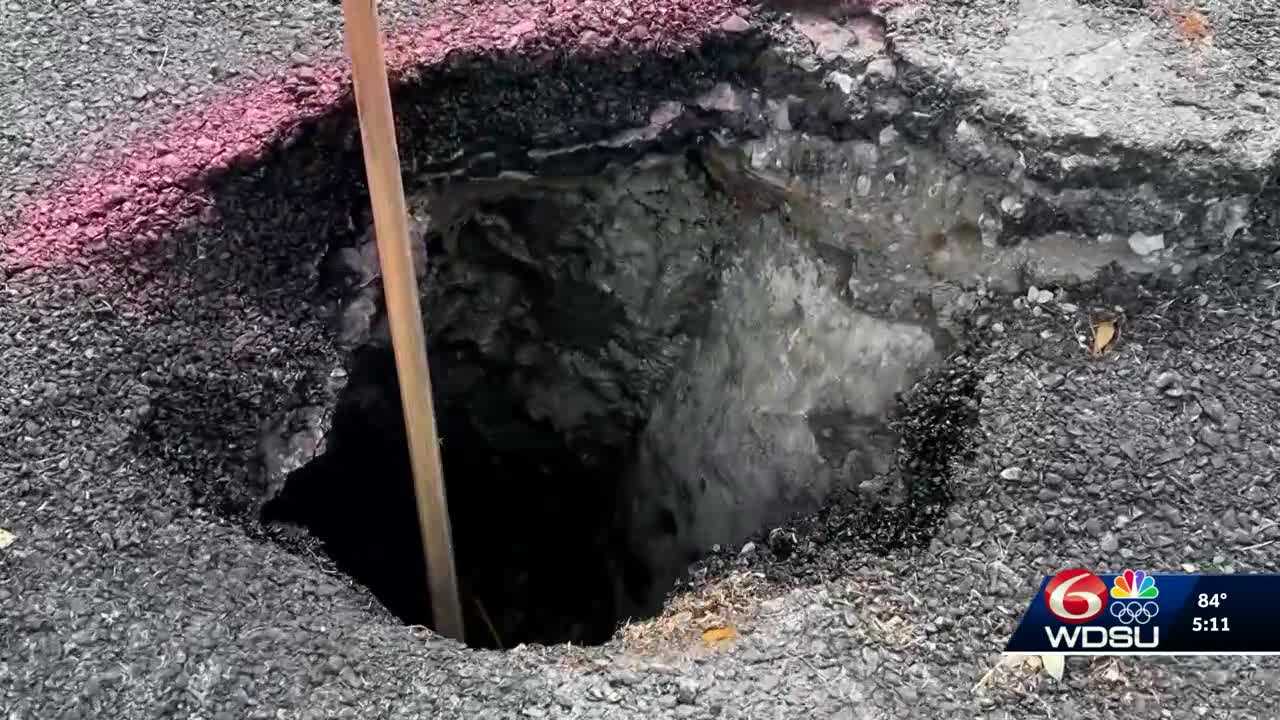 陥没孔/Sinkhole LEA 陥没孔/Sinkhole》[LEA] 黒C | 日本最大級 MTG通販サイト「晴れる屋」