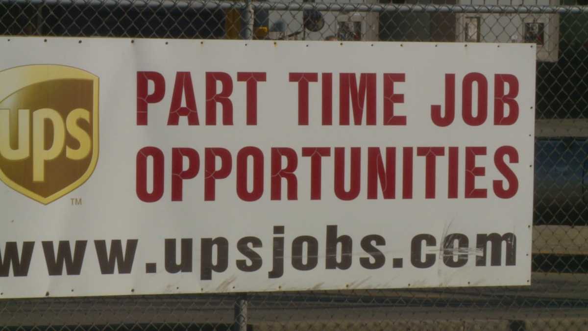 Hundreds of holiday jobs are open in Iowa