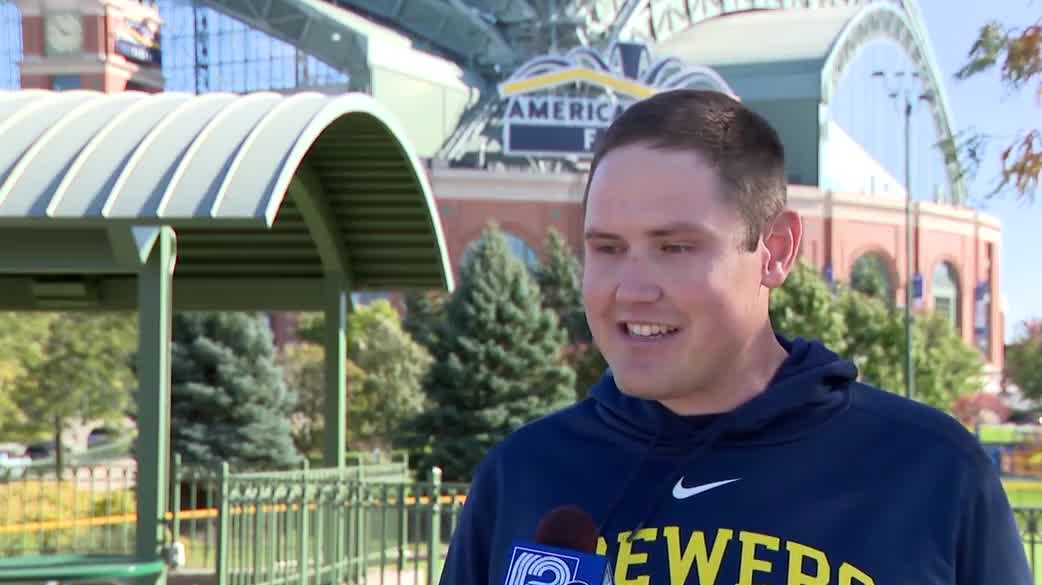 Brewers in the playoffs and Packers vs. Bears, Milwaukee man plans epic Sunday