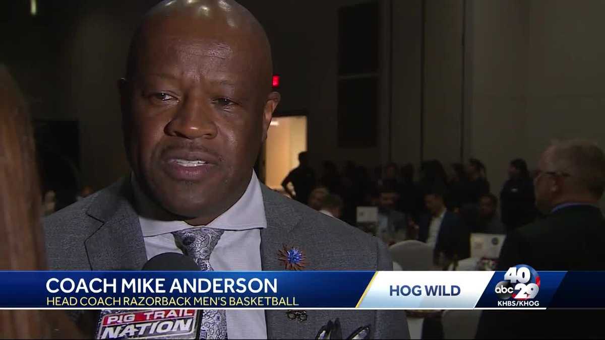 Arkansas basketball head coach Mike Anderson honored as a "Burlsworth Legend"