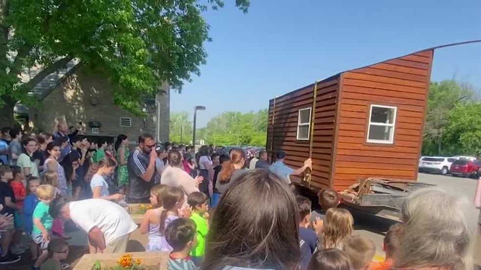 Students build 'tiny home' for veterans