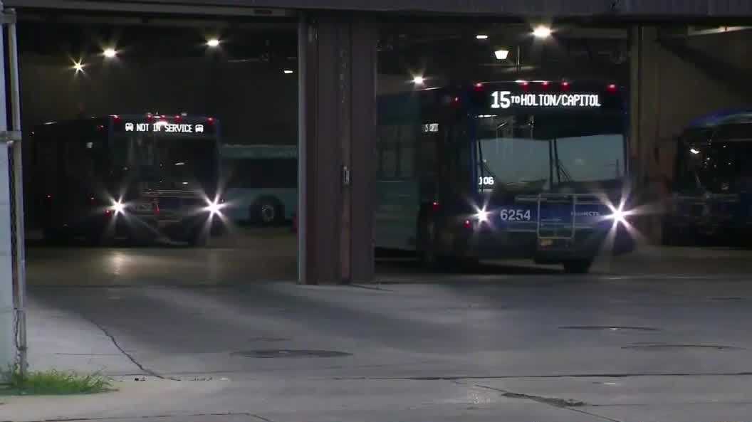 Milwaukee County buses introduce new tap-to-pay option amid budget deficit