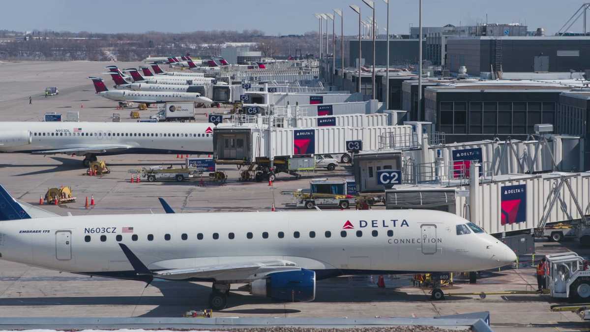 Delta burns tons of jet fuel, but officials say the airline is on track ...