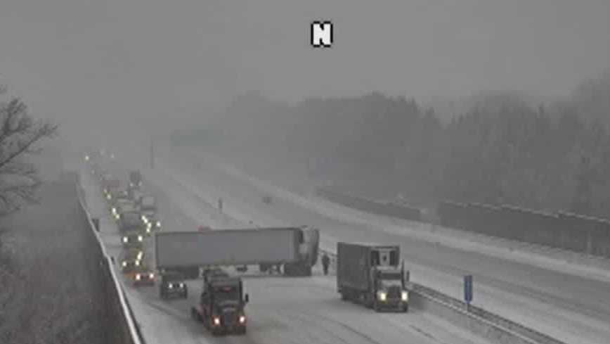 Multiple crashes reported across SE Wisconsin as first major snow falls