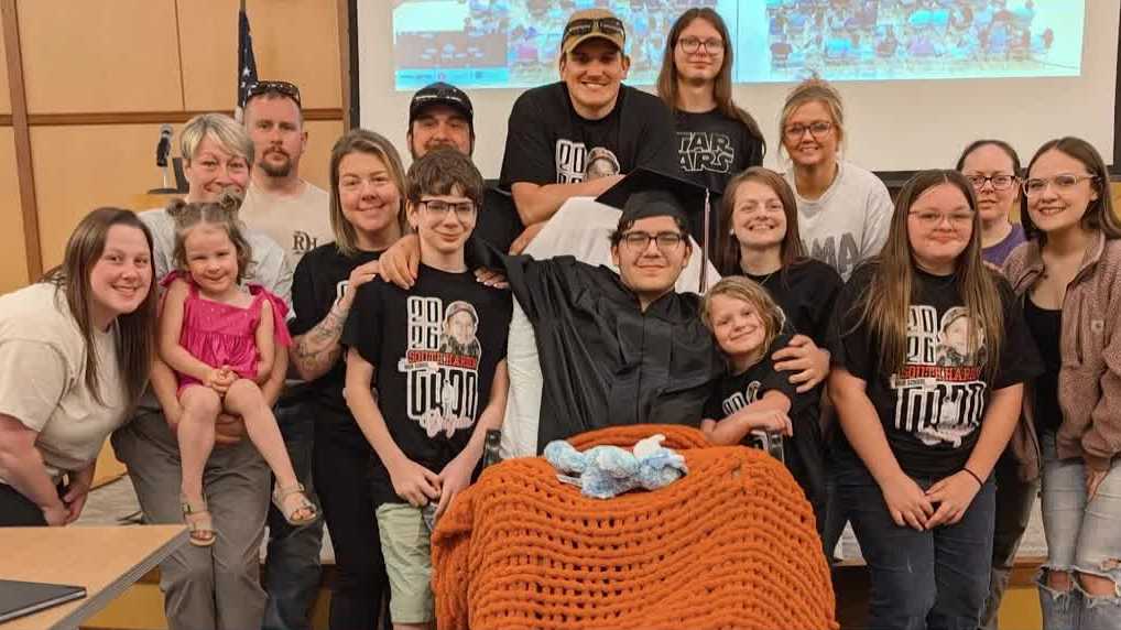 Iowa teen celebrates graduation in the hospital after car accident leaves him paralyzed