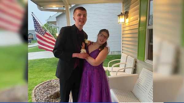 bondurant students with special needs celebrate prom night with heartwarming surprise