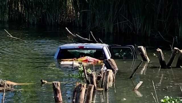 Lincoln man honored helping rescue driver crashed into pond - Vimarsana News