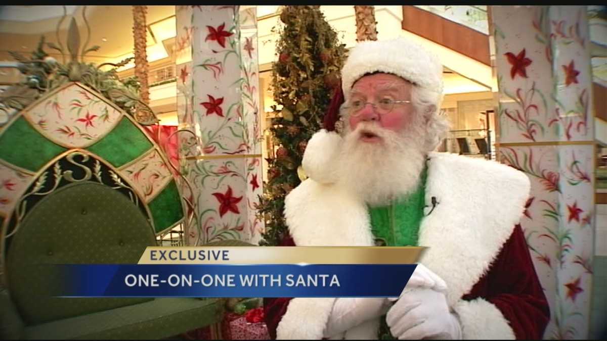 Santa arrives at Palm Beach Gardens Mall