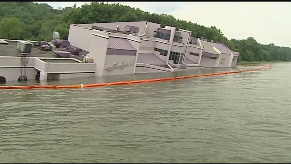 Waterfront Restaurant Sinks To Bottom Of Ohio River Waterfront Restaurant Sinks To Bottom Of Ohio River