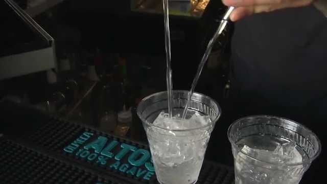 California bill would allow to-go cocktail deliveries - Vimarsana News
