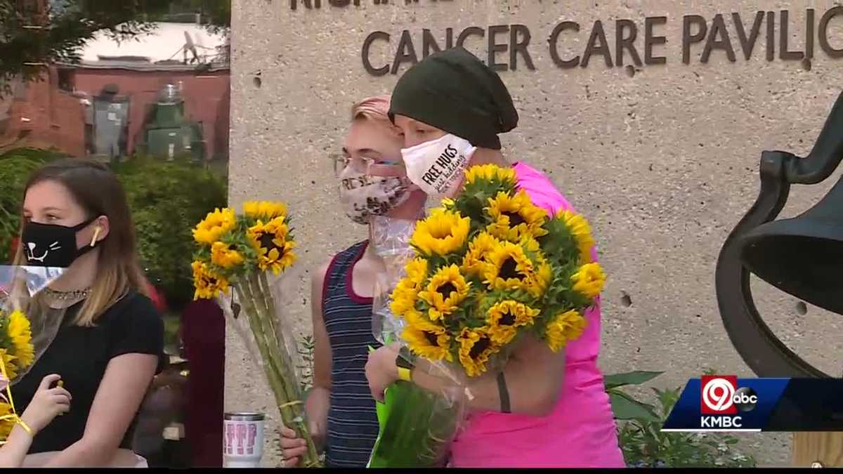 Cancer patient celebrates last chemo treatment with loved ones