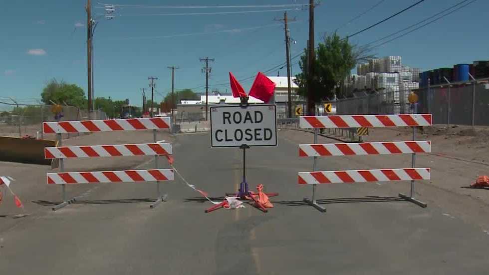 Sinkhole shuts down part of Second Street in Albuquerque