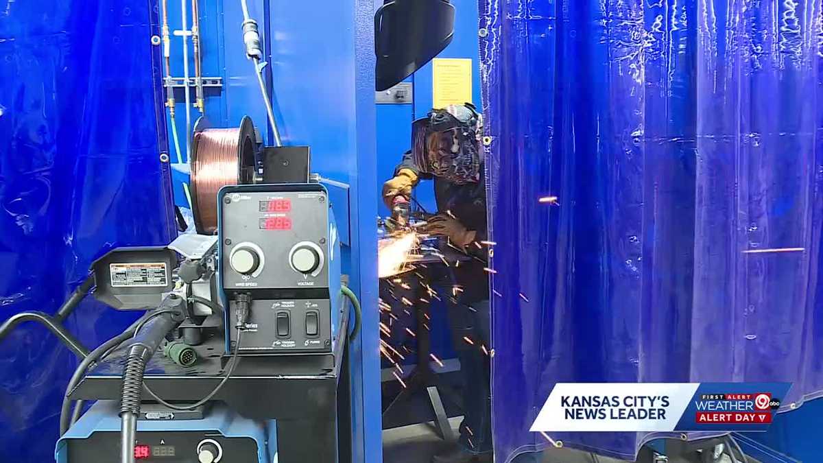 Kansas City-area high schoolers compete in welding competition