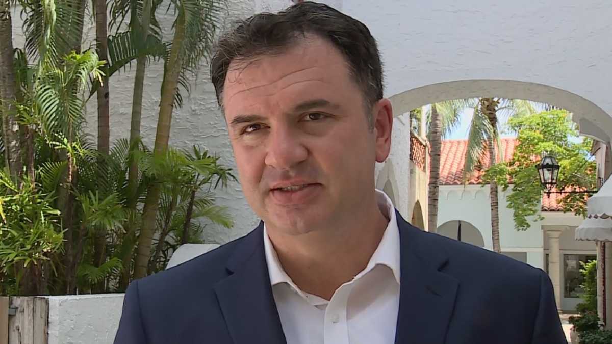 Palm Beach restaurant manager prepares for deportation