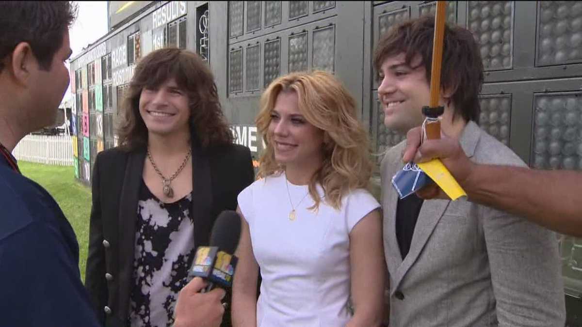 The Band Perry performs military salute