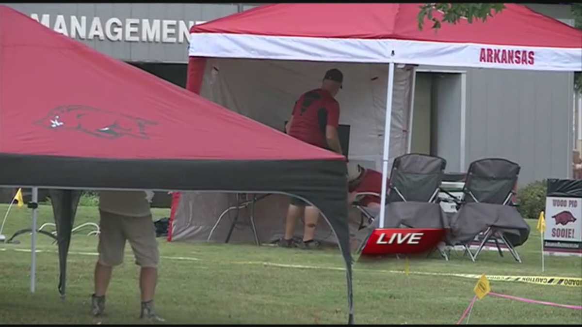 University of Arkansas has rules for people tailgating
