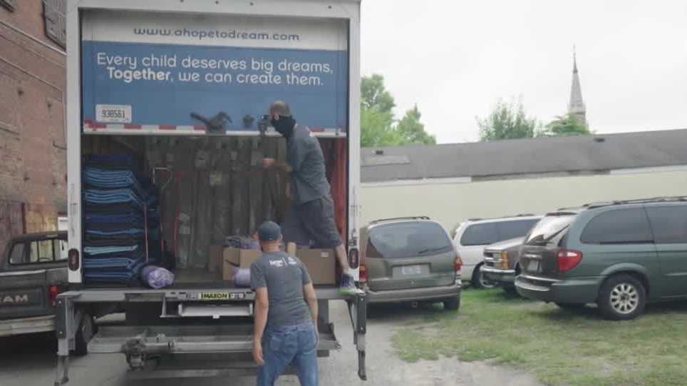 2 Louisvillearea charities receive large donation of free beds to give