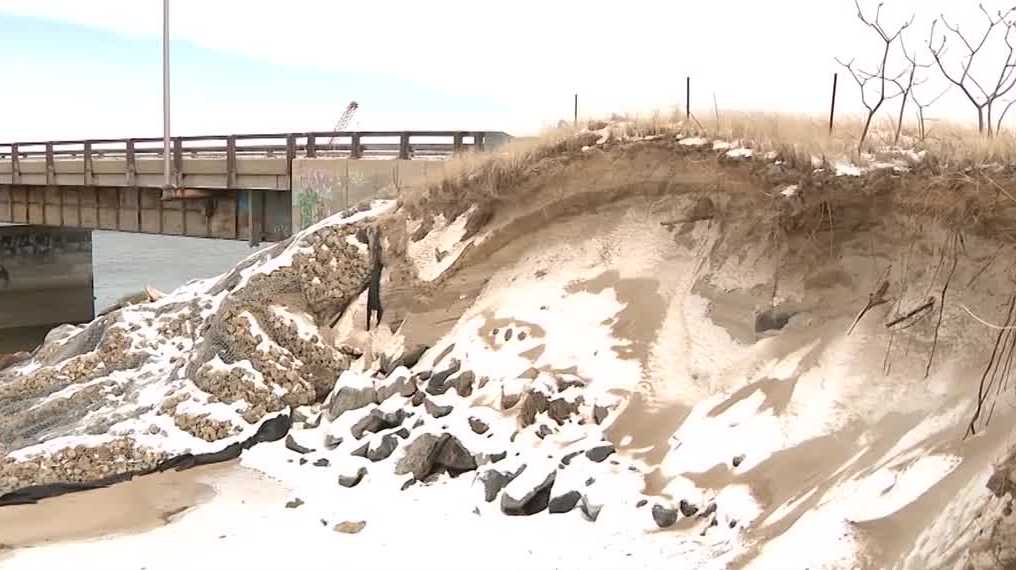 Officials meet to discuss ways to repair sand dunes - Vimarsana News