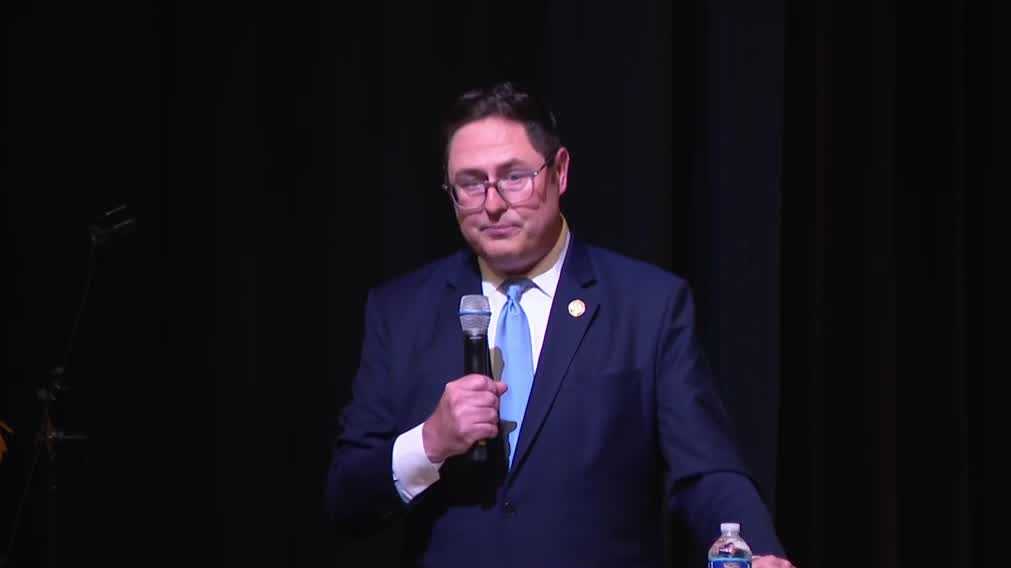 'We do not have unlimited money': Flood hosts town hall discussing war, SNAP and more