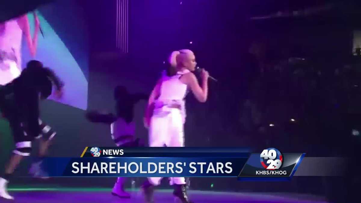 Stars on stage at Walmart Shareholders’ meeting.