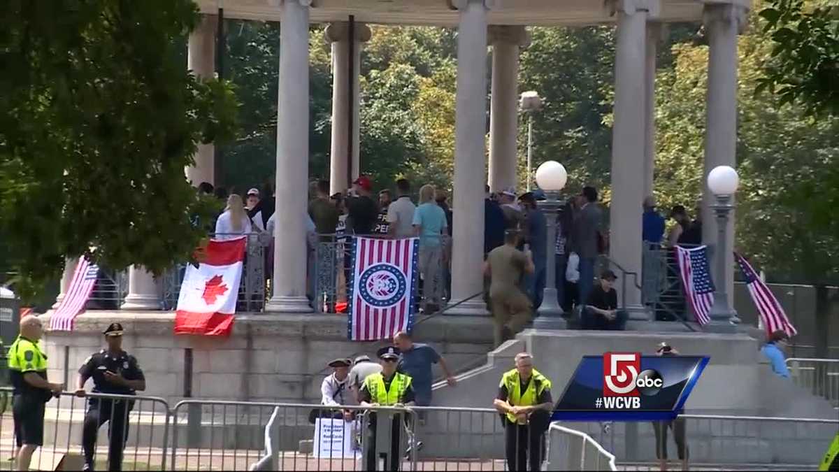 Thousands expected, only dozens show up for 'Free Speech' rally