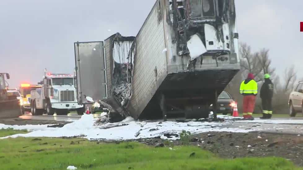 Salmon truck catches fire on I5, causes traffic headache