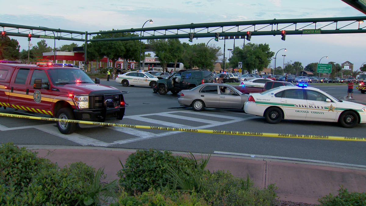 Man sought in carjacking, crash on Orange Blossom Trail