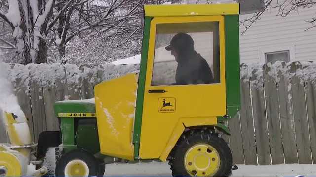 Elkhorn residents work to clear snow from homes - Vimarsana News