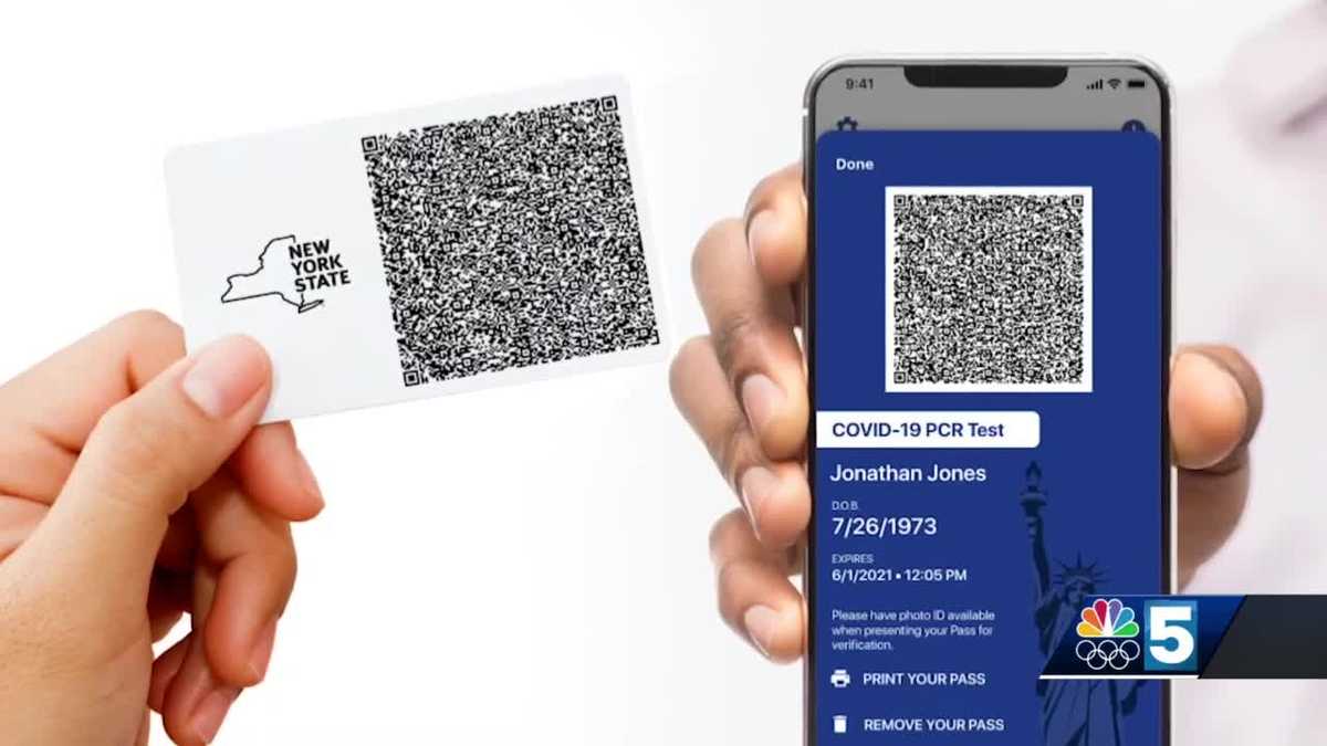 Showing Digital Proof Of Vaccination Negative Covid 19 Test In New York Showing Digital Proof Of Vaccination Negative Covid 19 Test In New York