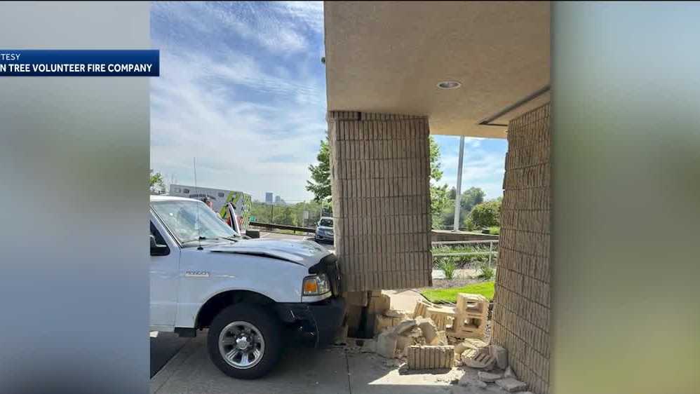 Driver injured after pickup truck crashes into municipal building in ...