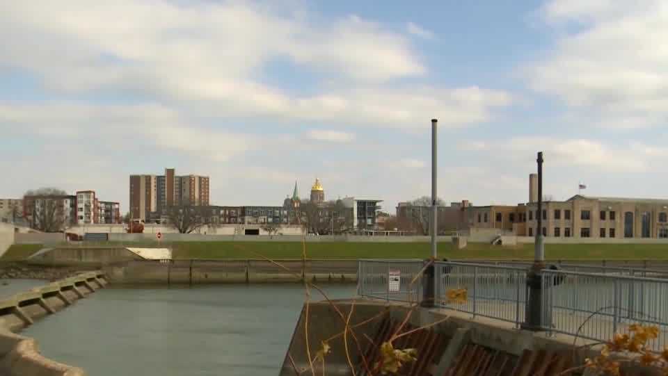 Des Moines River level lowered for work on downtown dam
