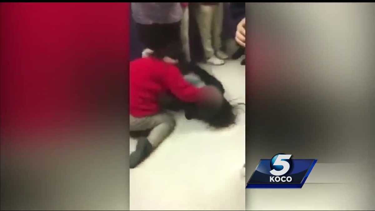 Pygmalion Rekvisitter samvittighed Two teachers injured in wild student fight caught on camera