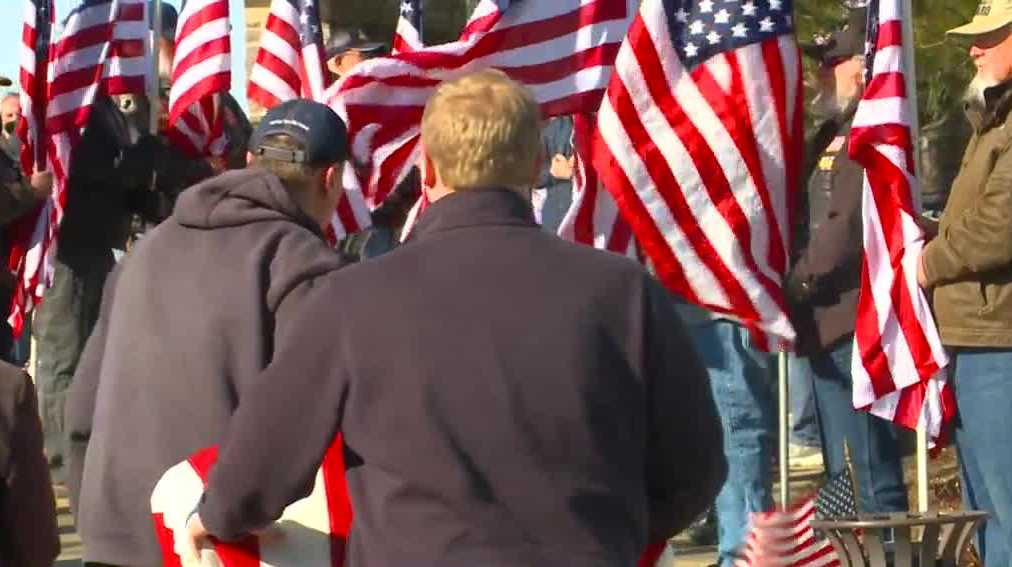 Iowans attend funeral for veteran who had no family