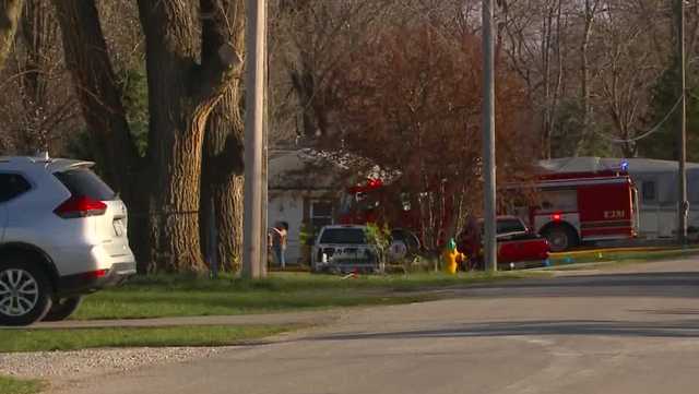 Fire destroys camper in just north of Des Moines