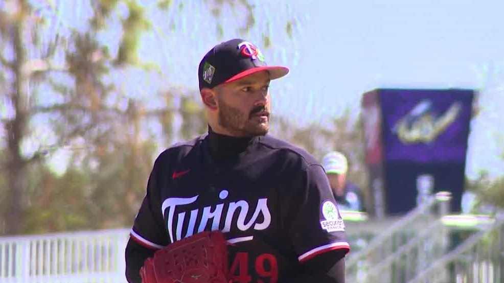 Twins hold first full team workouts of Spring Training in Fort Myers