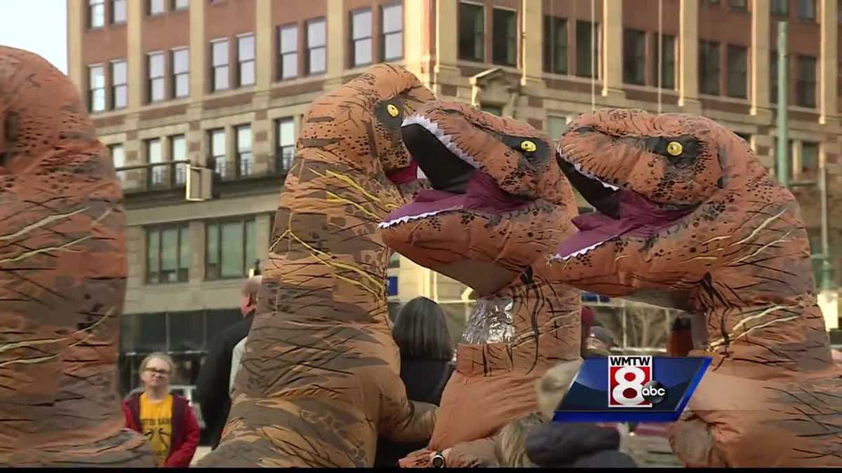 Dancing dinos take over Monument Square