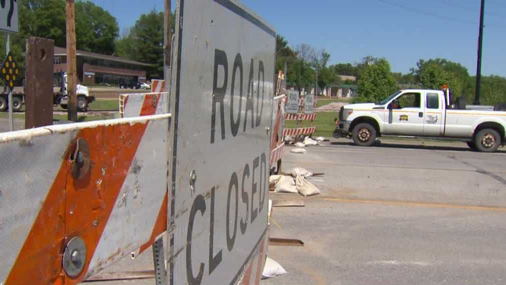 Repairs on railroad crossing in Clive, Iowa leading to irritation